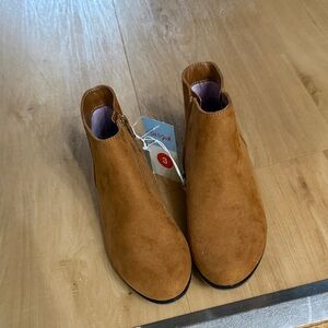 Cat & Jack Girls Tan Suede Ankle Boots